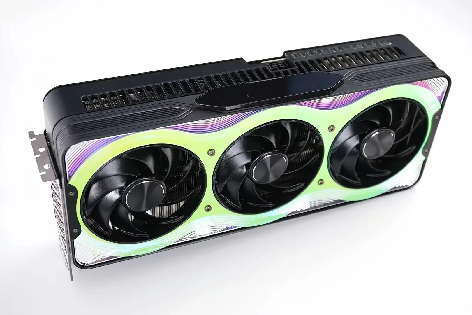 بطاقة الرسومات Palit GeForce R - مراجعة Rtx 5090 32Gb وسعره